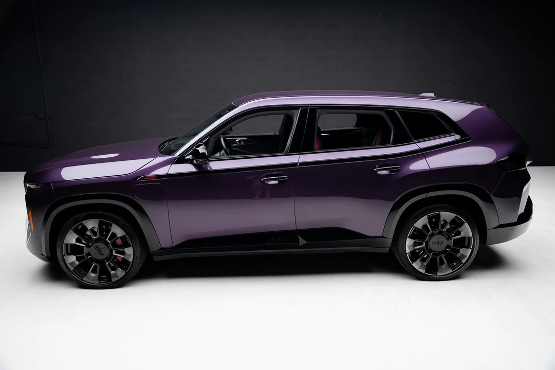 2024 BMW XM - Image 16 of 21