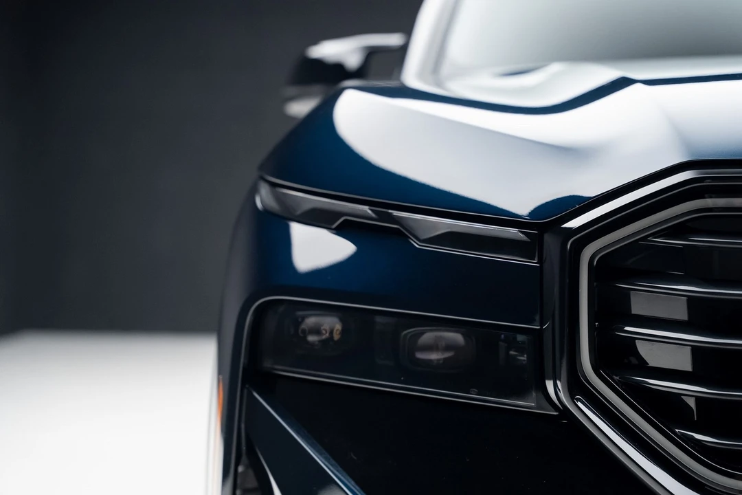 2024 BMW XM - Image 8 of 12