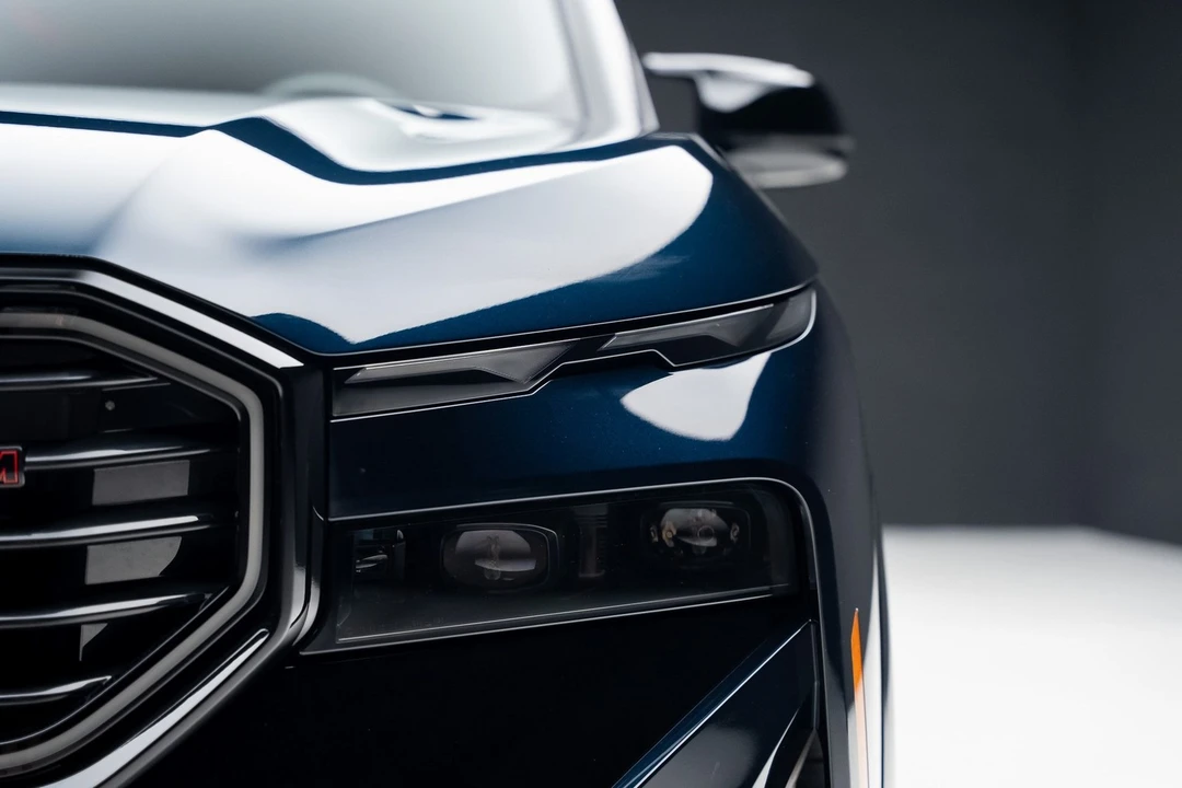 2024 BMW XM - Image 9 of 12
