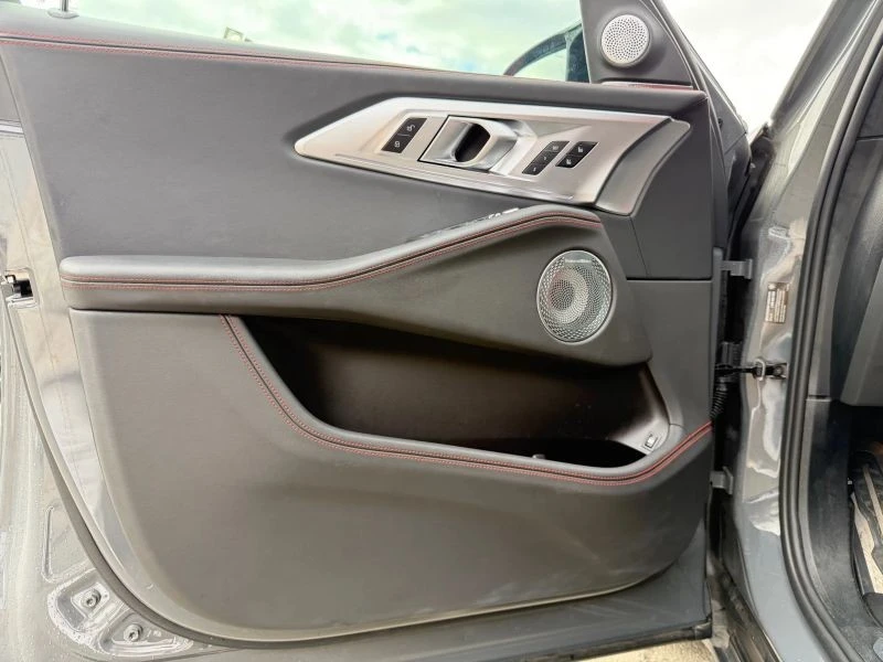 2024 BMW XM - Image 9 of 12