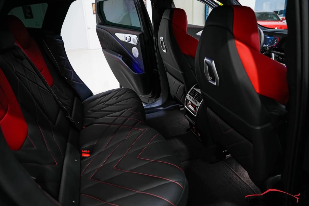 2024 BMW XM - Image 10 of 12