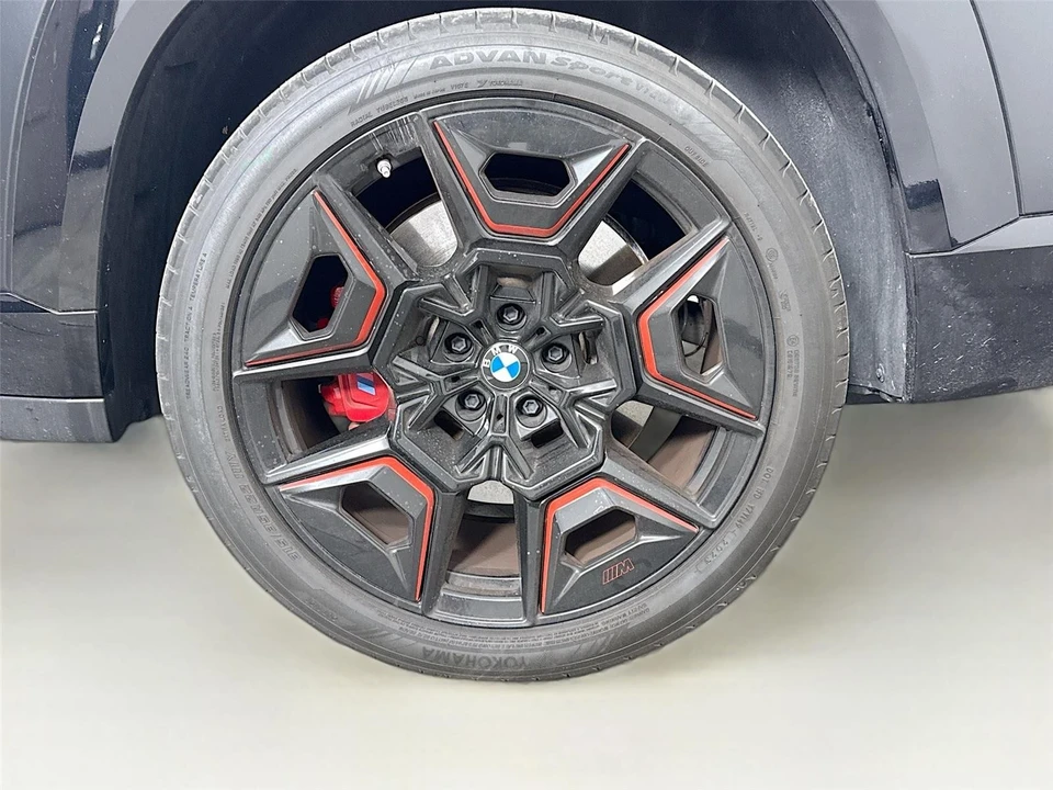 2024 BMW XM - Image 12 of 18