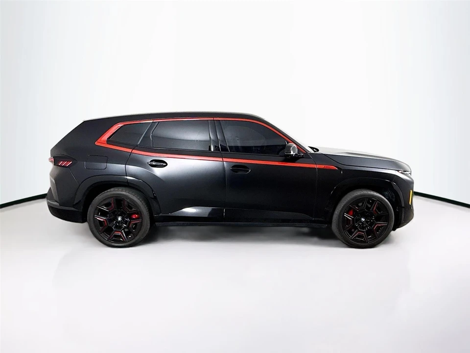 2024 BMW XM - Image 13 of 18