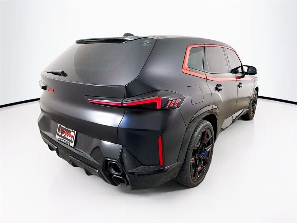 2024 BMW XM - Image 16 of 18
