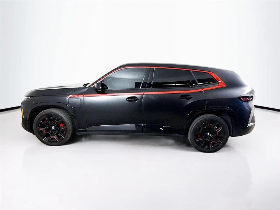 2024 BMW XM - Image 10 of 18