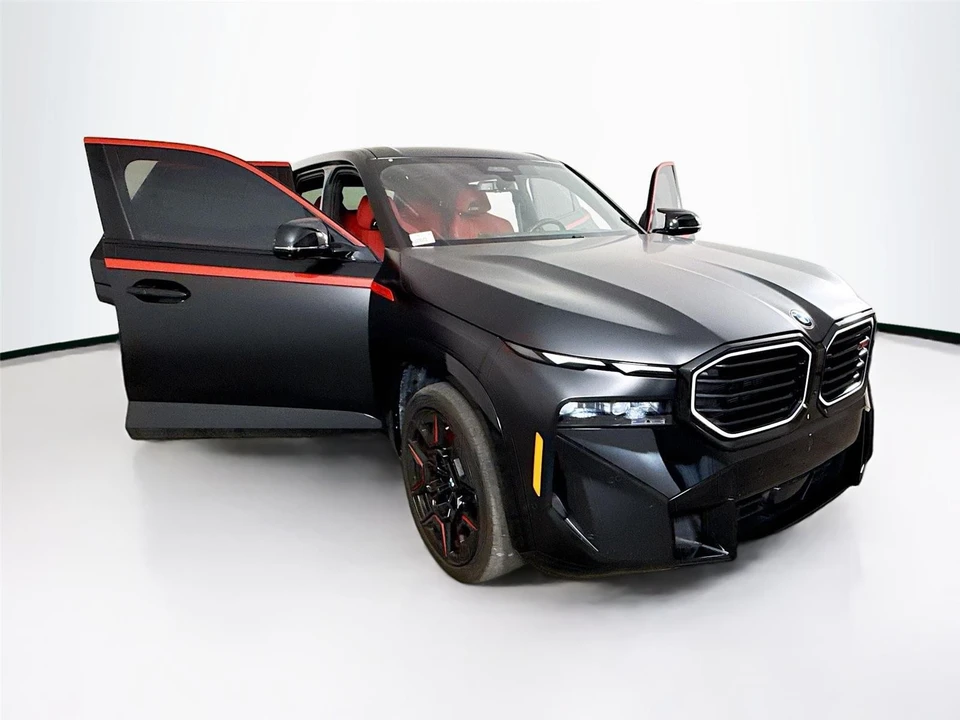 2024 BMW XM - Image 17 of 18