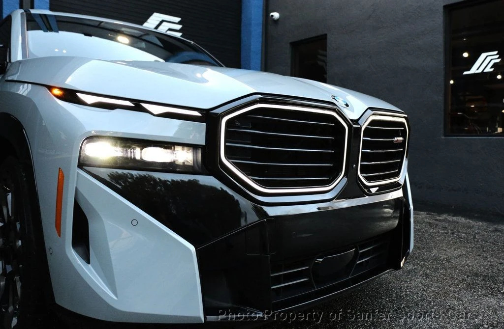 2024 BMW XM - Image 9 of 12