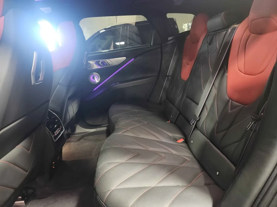 2024 BMW XM - Image 11 of 16