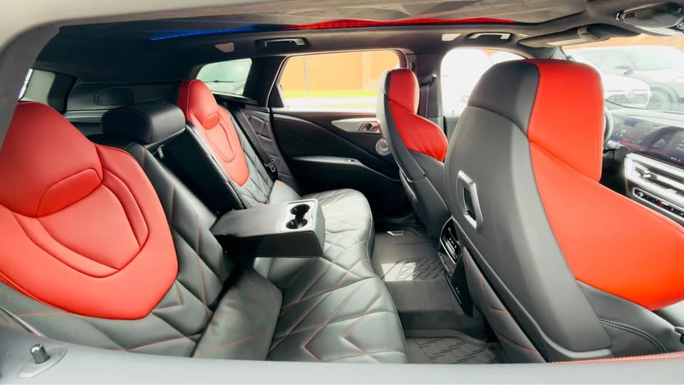 2024 BMW XM - Image 14 of 19