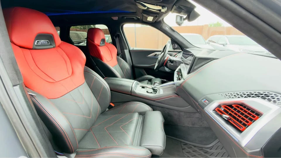 2024 BMW XM - Image 16 of 19