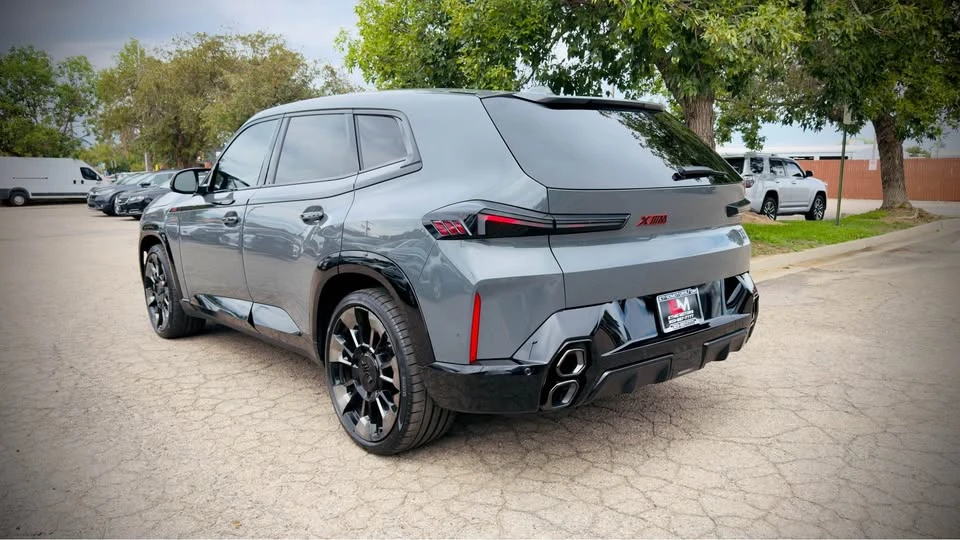 2024 BMW XM - Image 3 of 19