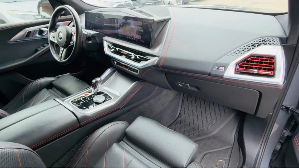 2024 BMW XM - Image 12 of 19