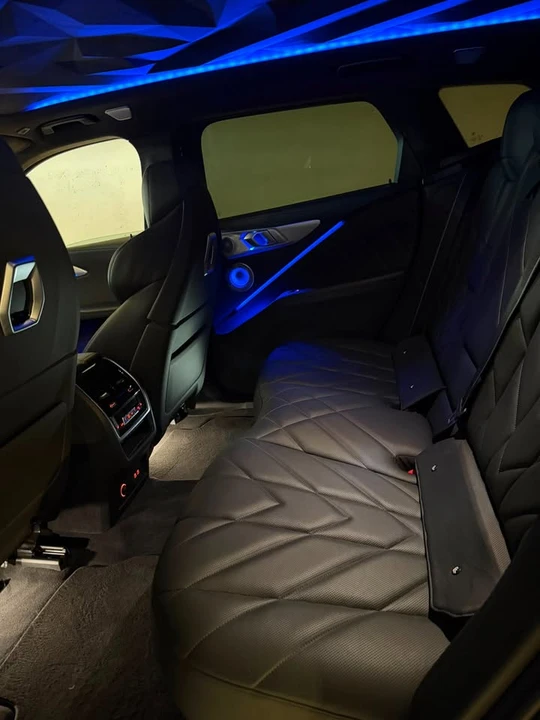 2024 BMW XM - Image 9 of 13