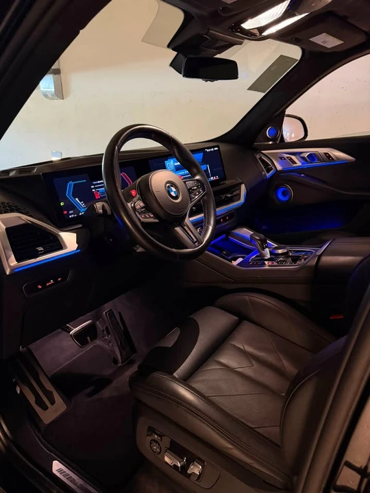 2024 BMW XM - Image 8 of 13