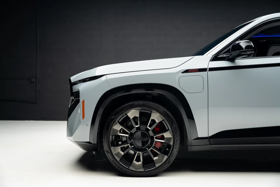 2024 BMW XM - Image 18 of 21