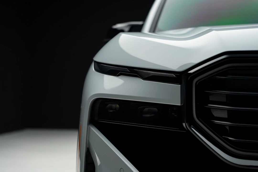 2024 BMW XM - Image 8 of 12