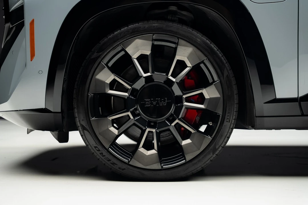 2024 BMW XM - Image 19 of 21