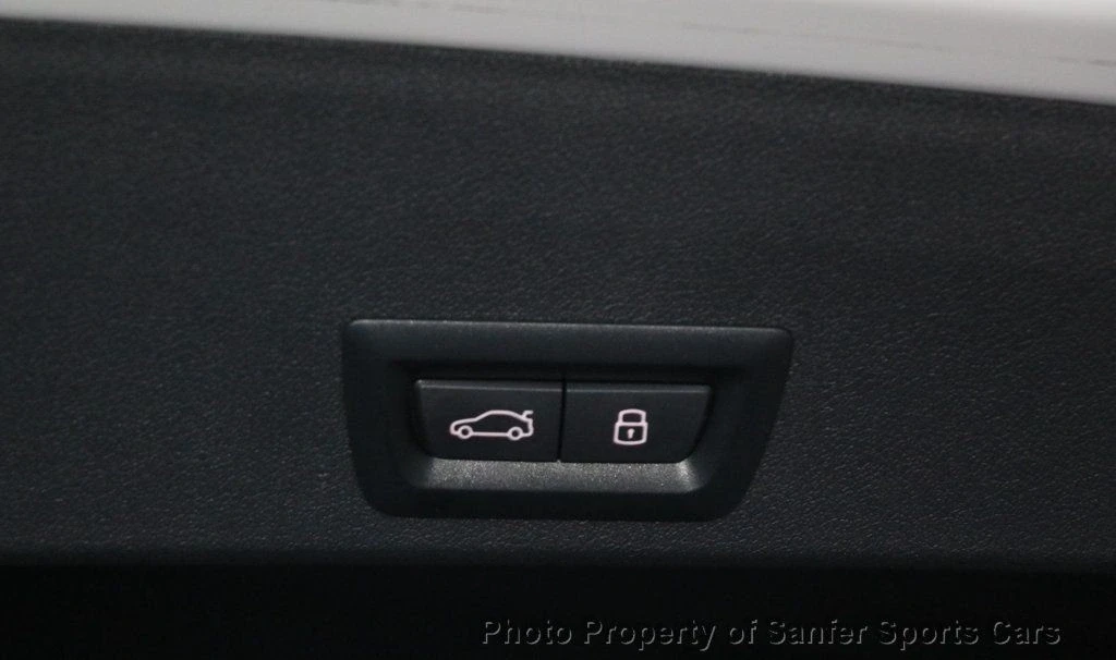 2024 BMW XM - Image 9 of 12