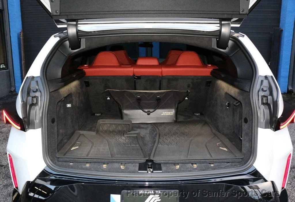 2024 BMW XM - Image 8 of 12