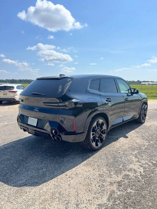 2024 BMW XM - Image 3 of 10
