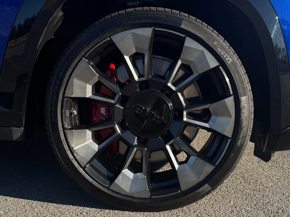 2024 BMW XM - Image 9 of 21
