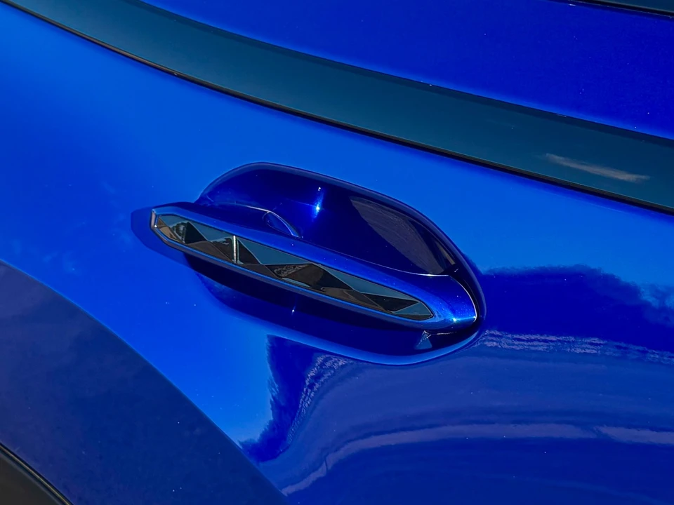 2024 BMW XM - Image 16 of 21