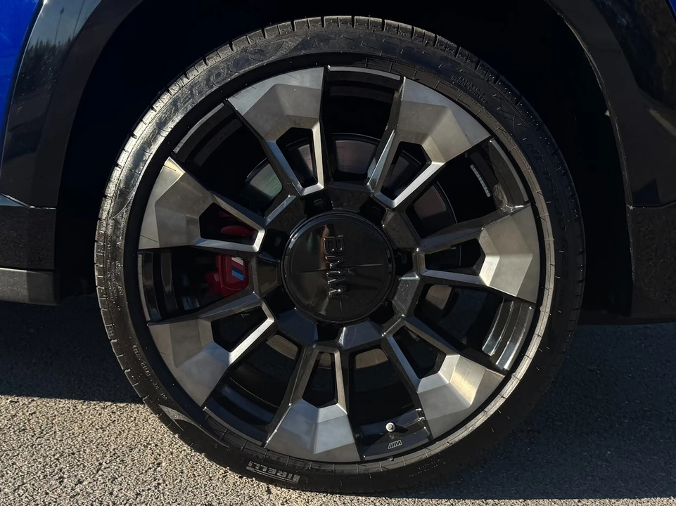 2024 BMW XM - Image 12 of 21