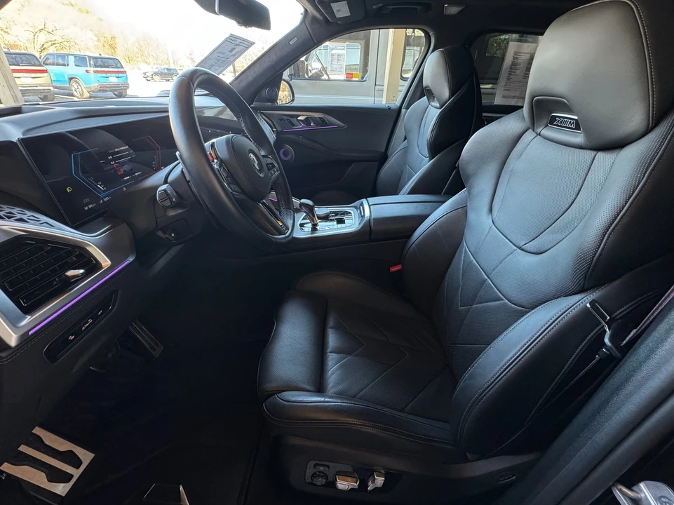 2024 BMW XM - Image 9 of 21