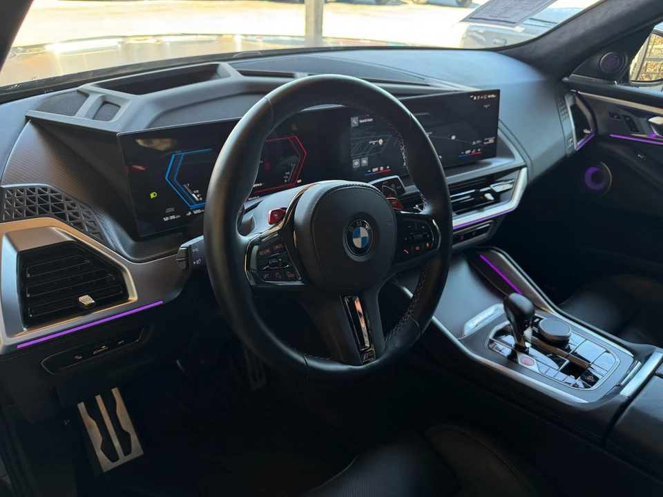 2024 BMW XM - Image 18 of 21