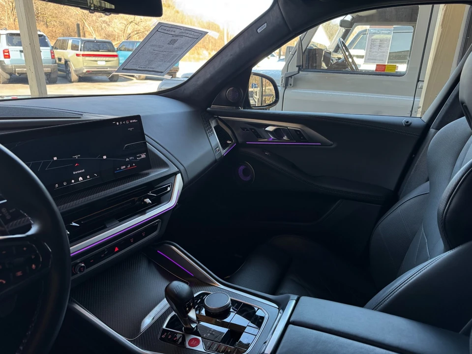 2024 BMW XM - Image 19 of 21