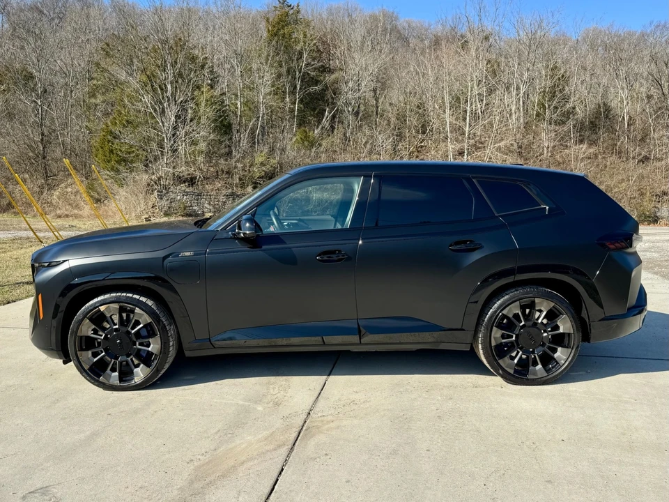 2024 BMW XM - Image 7 of 12