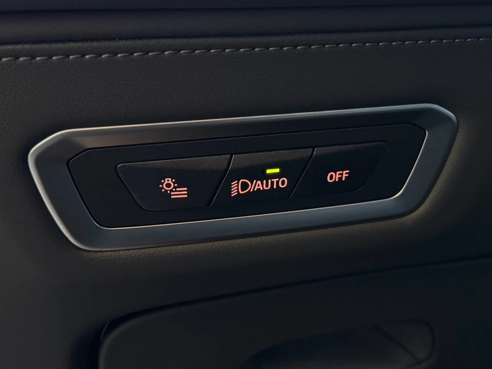 2024 BMW XM - Image 17 of 21