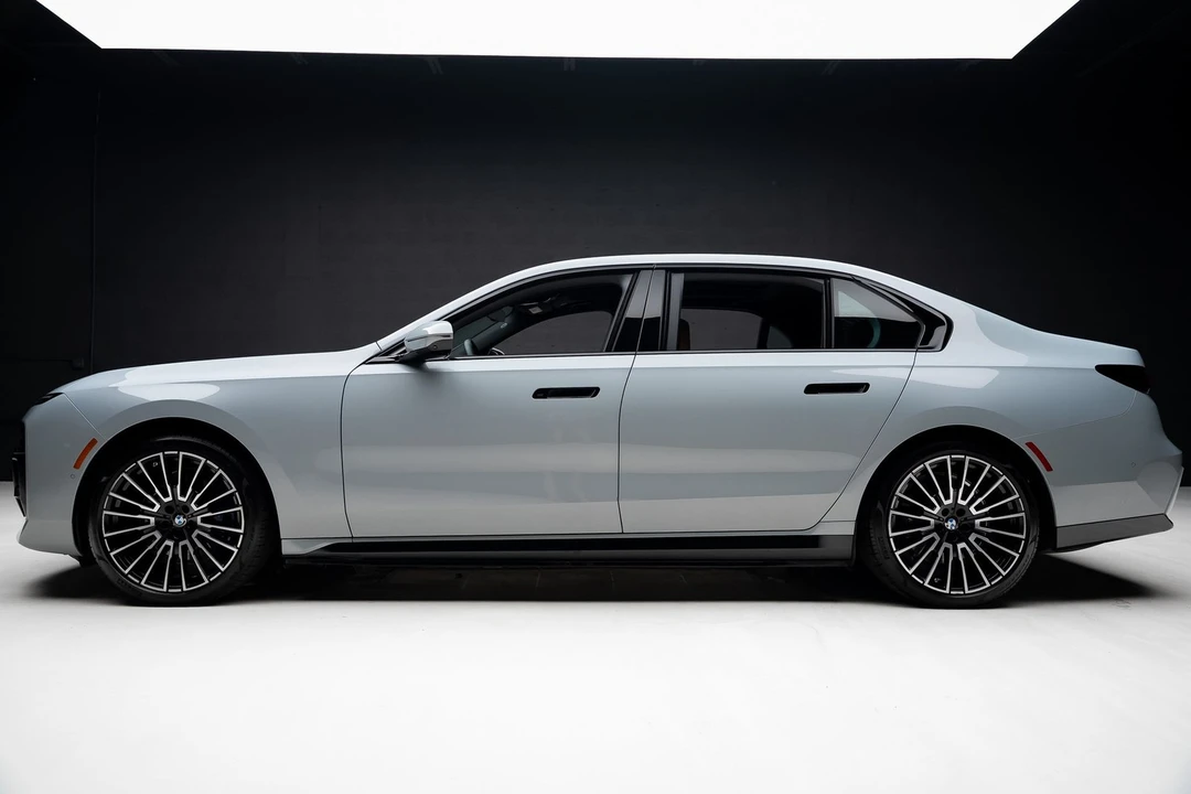 2024 BMW G70 7 Series - Image 17 of 21