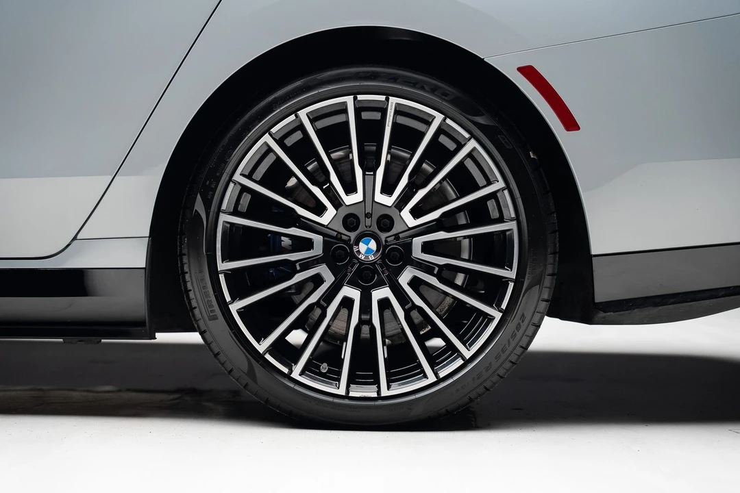2024 BMW G70 7 Series - Image 21 of 21