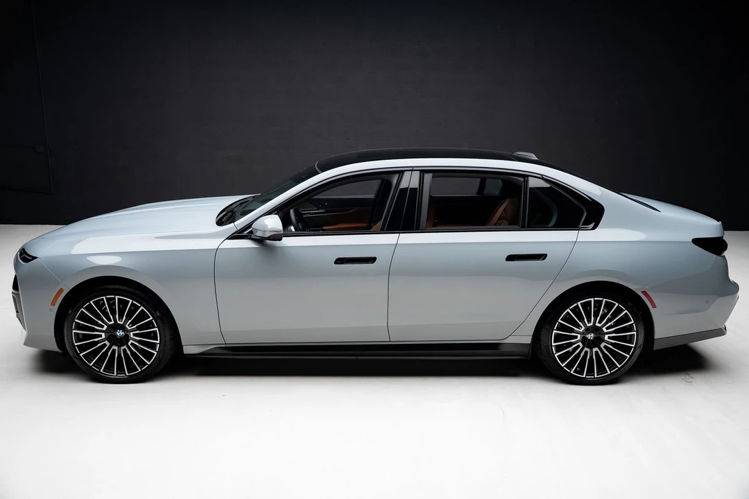 2024 BMW G70 7 Series - Image 16 of 21