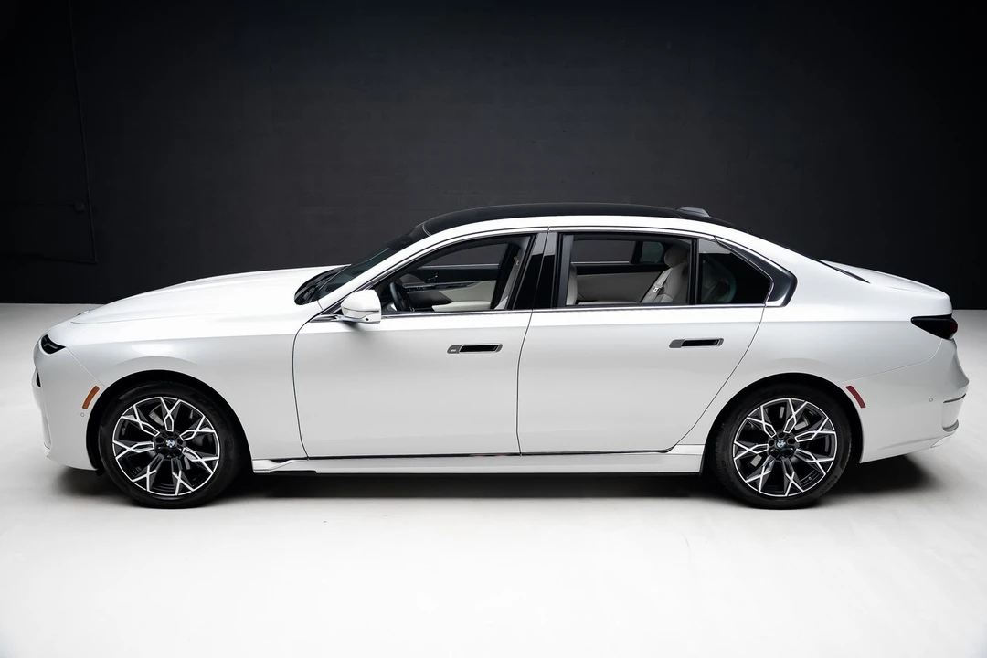 2024 BMW G70 7 Series - Image 17 of 21