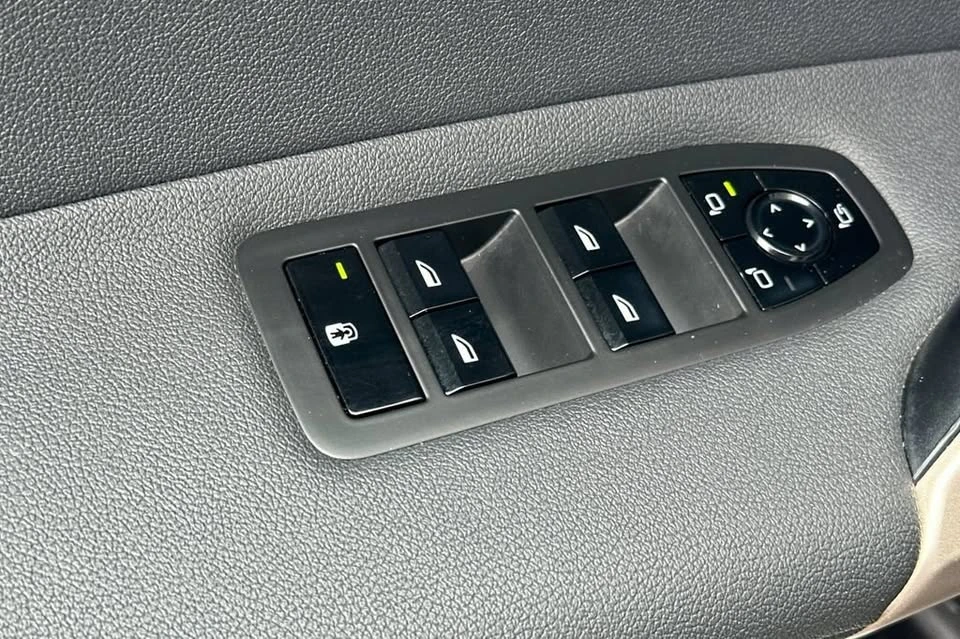 2024 BMW I20 iX - Image 10 of 19