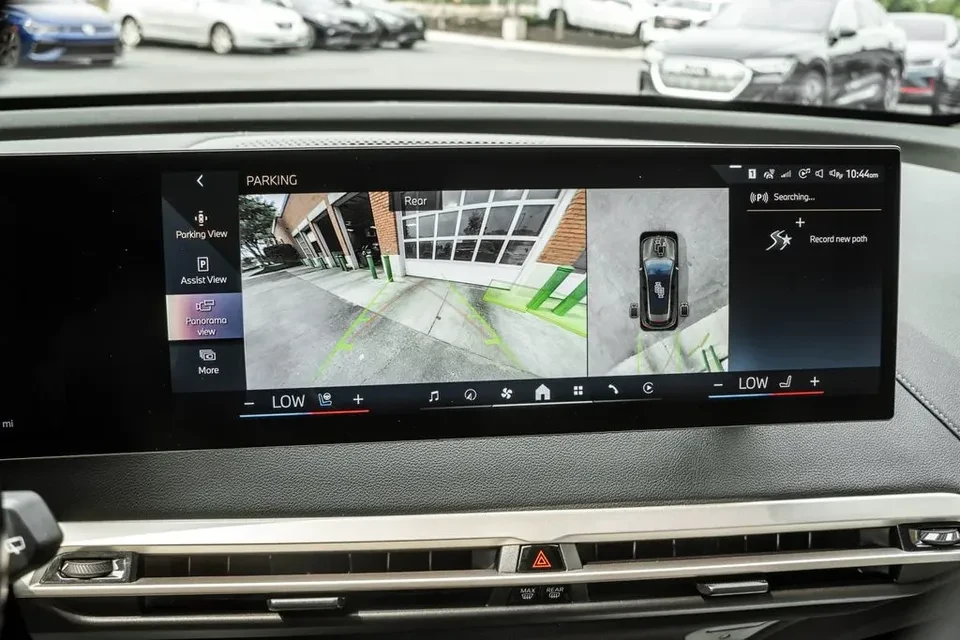 2024 BMW I20 iX - Image 8 of 20