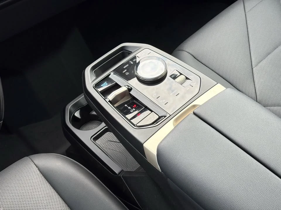 2024 BMW I20 iX - Image 13 of 18