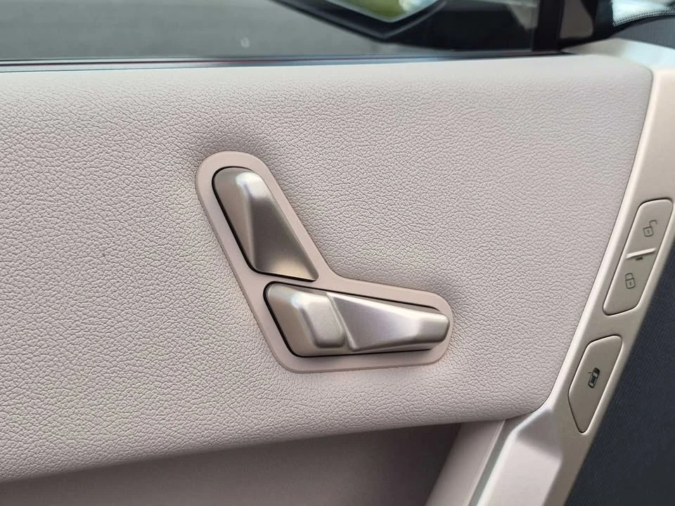 2024 BMW I20 iX - Image 17 of 20