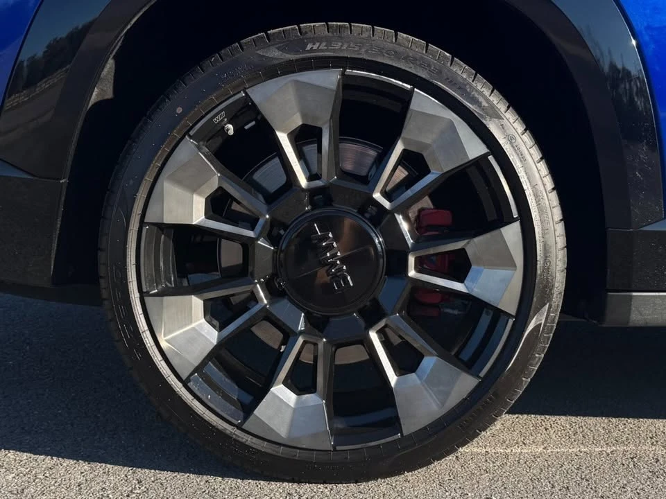 2024 BMW XM - Image 10 of 19