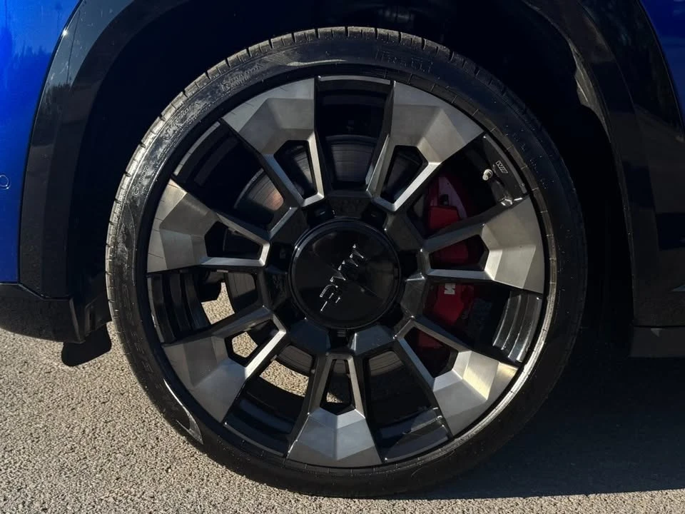2024 BMW XM - Image 12 of 19