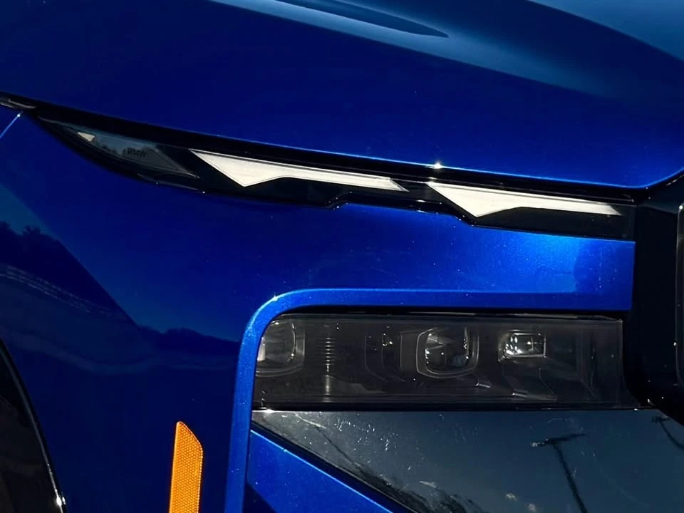 2024 BMW XM - Image 17 of 19