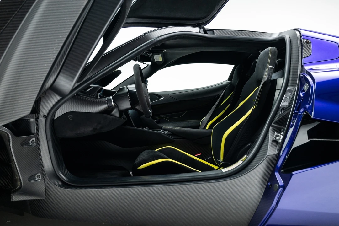 2024 Bugatti Chiron - Image 14 of 31