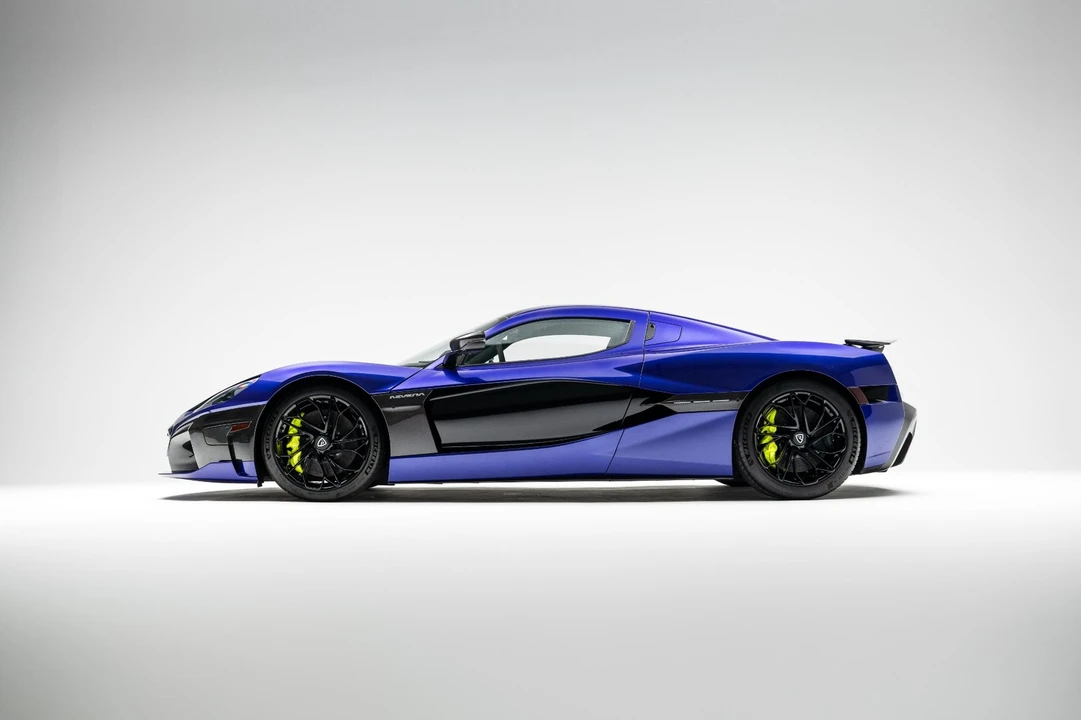 2024 Bugatti Chiron - Image 2 of 31
