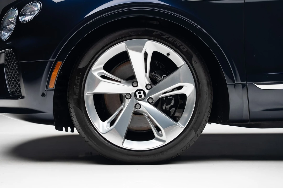 2024 Bentley Bentayga - Image 19 of 31