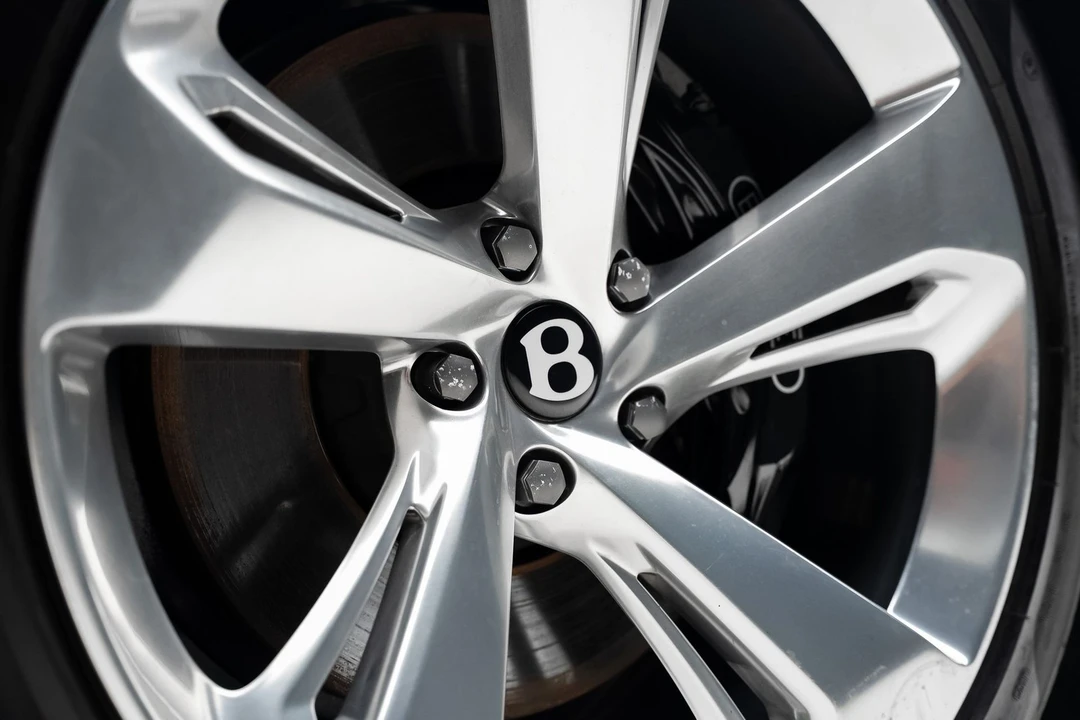 2024 Bentley Bentayga - Image 22 of 31