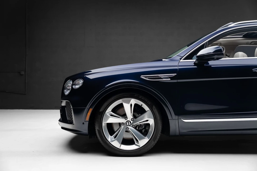 2024 Bentley Bentayga - Image 18 of 31