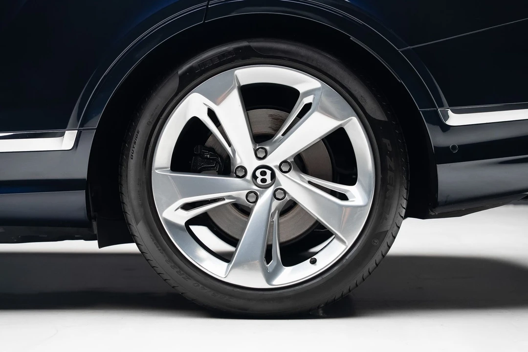 2024 Bentley Bentayga - Image 21 of 31