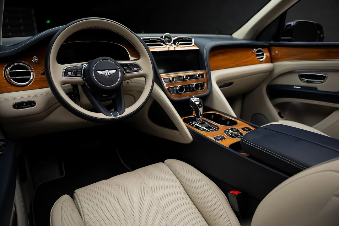 2024 Bentley Bentayga - Image 2 of 31